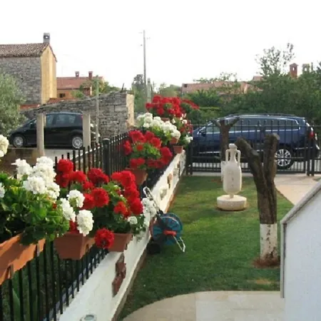 Apartament In With Balcony, Air Conditioning, W-lan,washing Machine 229-1